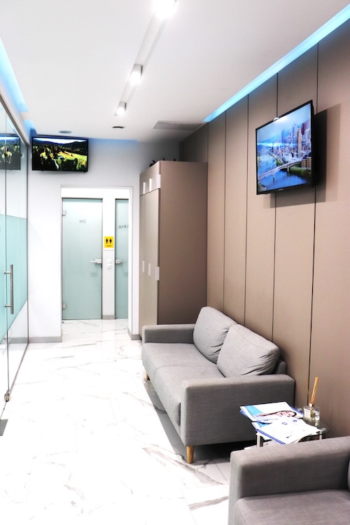 Стоматологія DentalKnysh, м. Львів, вул. Стуса, 24 зал очікування