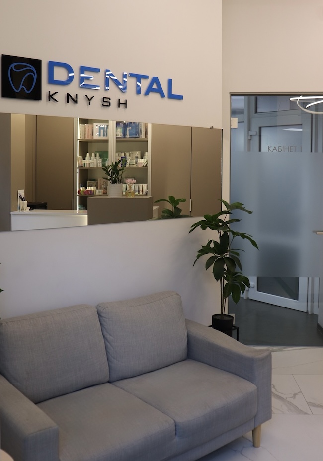 Хол стоматології DentalKnysh м. Львів, вул. Стуса, 24